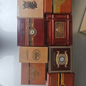 8 Elegant Wooden Cigar Box Set